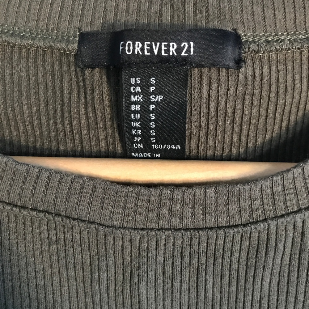 Forever 21 Army Green Ribbed Stretch Baby Tee Sz S - Picture 3 of 3